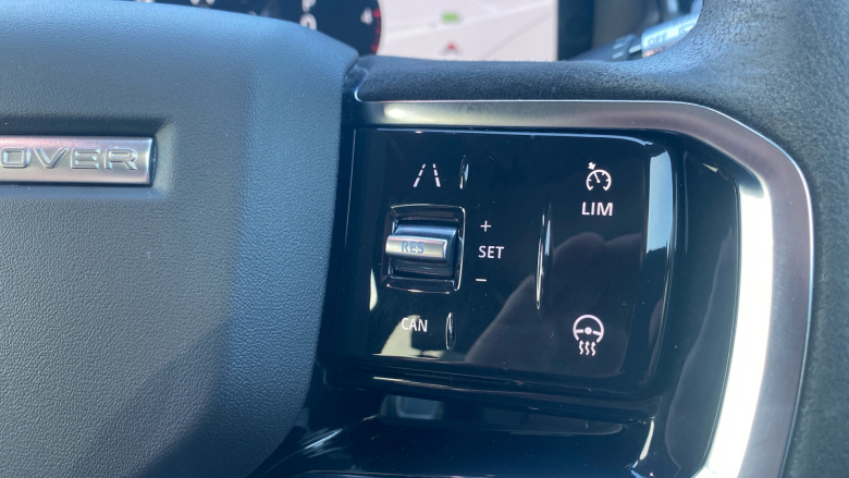 Land Rover Range Rover Velar 3.0 D300 MHEV R-Dynamic SE 5dr Auto Diesel Estate